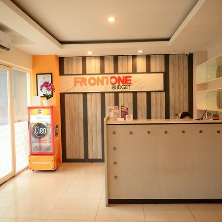 Front One Budget Malang By Azana Exterior foto